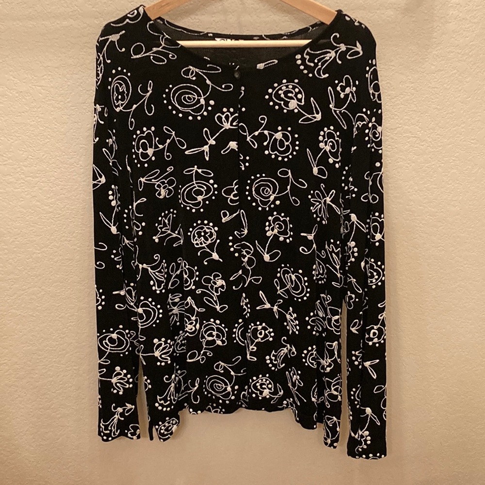 Clio Cardigan Black with White Abstract Flowers One Button